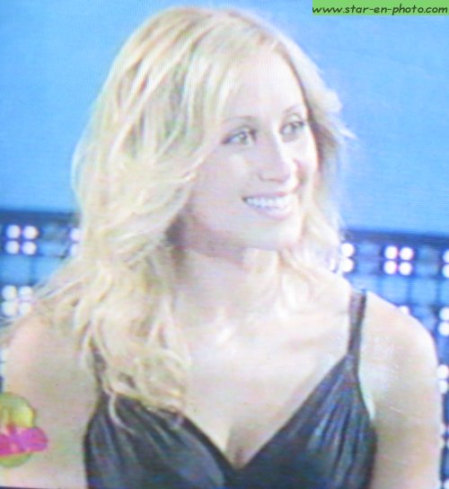 Lara Fabian de face