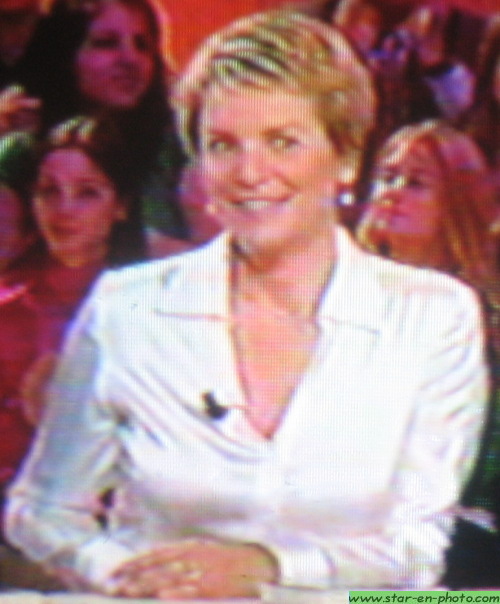 Elise Lucet en blanc