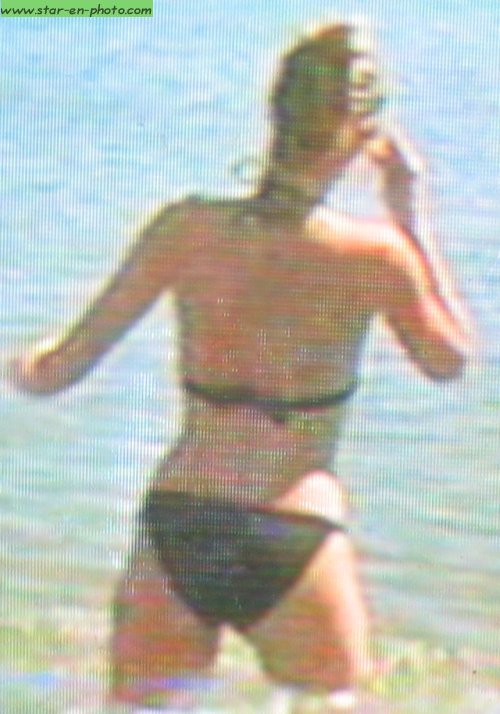 Alexandra Rosenfeld en maillot à la mer