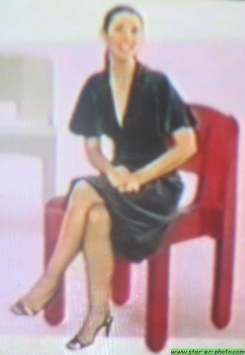 Eglantine Eméyé assise