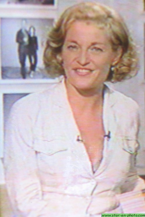 Annette Gerlach au sourire blanc