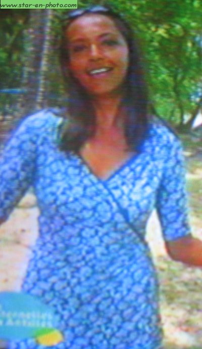 Karine Le Marchand tout sourirs