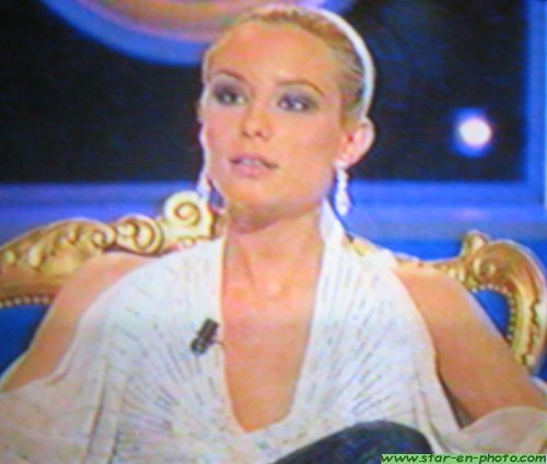 Elodie Gossuin de face